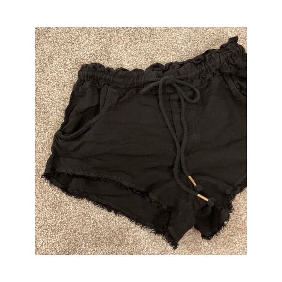 Young, Fabulous, and Broke YFB Black Linen Blend Raw Hem Izzy Shorts,XS - Picture 2 of 3